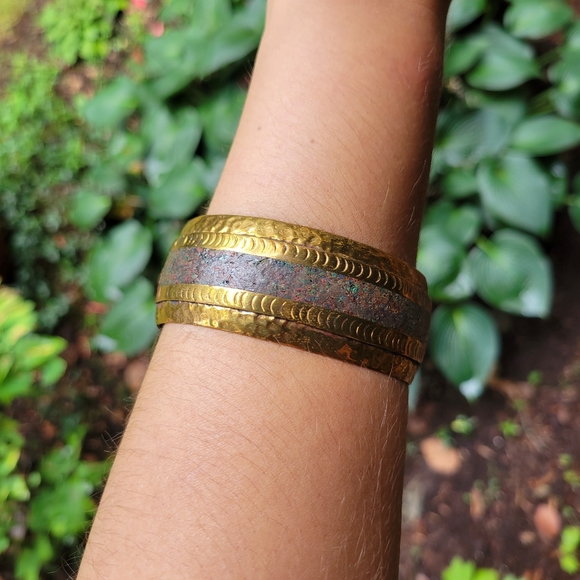 *RARE* Vintage Designer Celia / Andrea Harms Hammered Brass Cuff Bracelet - Picture 4 of 16